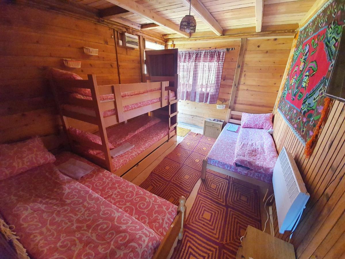 Log Cabin Uvac Nova Varos Exterior photo